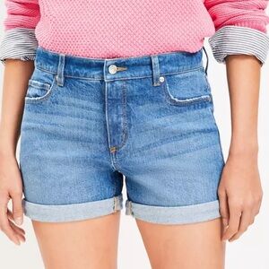 Loft Curvy Mid-rise Denim Roll-Cuff Women's Shorts in Medium Wash